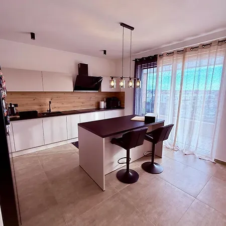 Apartment Mv Style - *